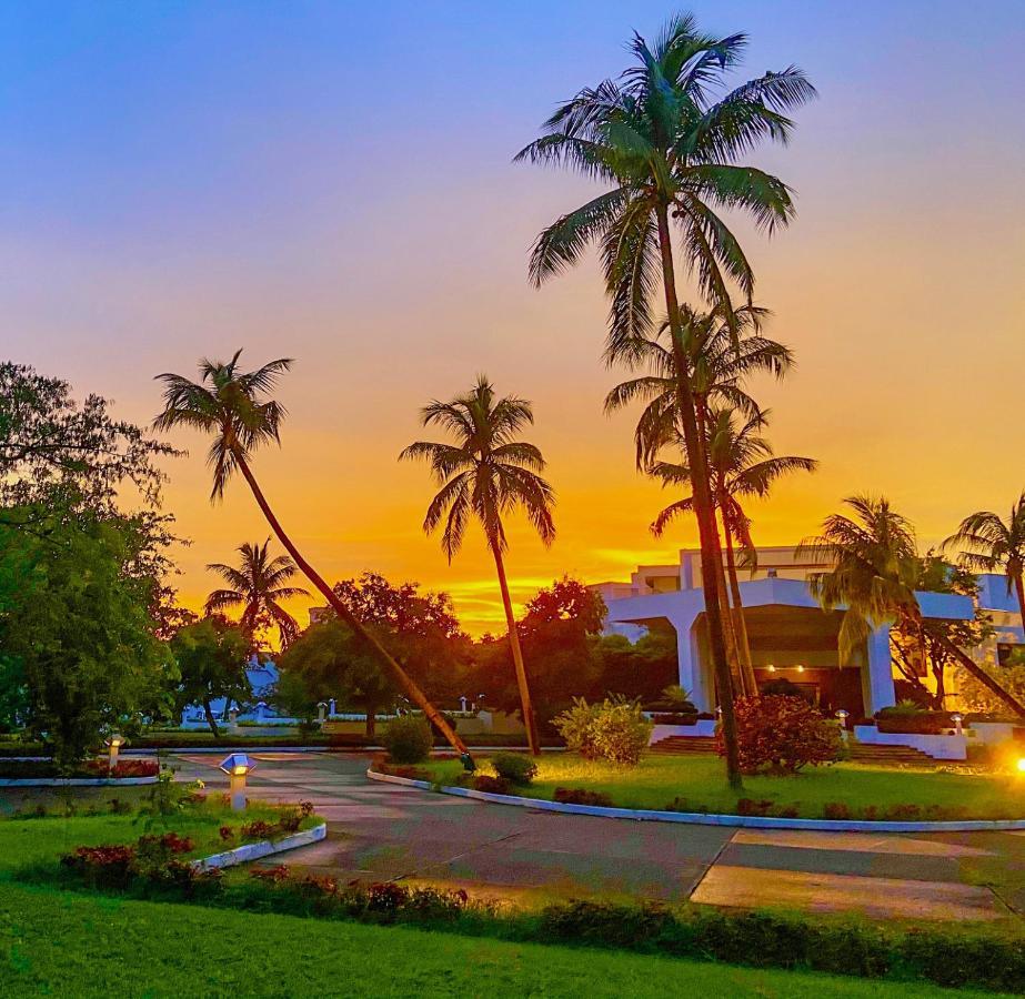 Trident Bhubaneswar Hotel Exterior foto